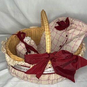 Vintage American Girl Collection Wicker Basket with Garment & Accessory Bags